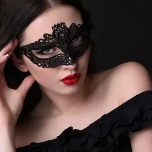 Kadınlar Hollow dantel Masquerade yüz maskesi seksi Cosplay balo parti sahne kostüm cadılar bayramı Masquerade maske gece kulübü kraliçe göz maskesi