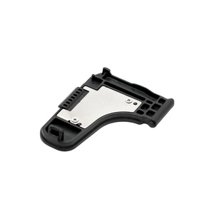 Tapa de Repuesto para la Cubierta de la Batería de la Cámara <span class=keywords><strong>Canon</strong></span> <span class=keywords><strong>EOS</strong></span> <span class=keywords><strong>R10</strong></span> - Product Image 1