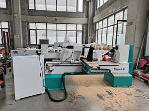 Los tornos CNC para madera fabricados en China se utilizan para fabricar mecánicamente columnas <span class=keywords><strong>de</strong></span> escaleras y patas <span class=keywords><strong>de</strong></span> <span class=keywords><strong>mesa</strong></span>. - Product Image 2