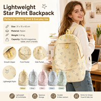 Sac à dos décontracté bleu clair imprimé pour femme avec breloque en peluche et multiples poches, idéal pour les voyages quotidiens (vente en gros)