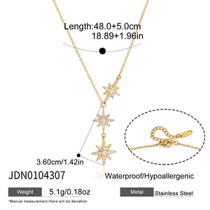 Collana Landy <span class=keywords><strong>Polaris</strong></span> Northern <span class=keywords><strong>Star</strong></span> a Doppio Strato in Acciaio Inox 316L con Pendente Luna e Stella in Zirconia Cubica Placcato Oro 18K PVD - Product Image 5