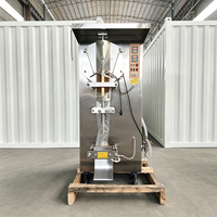 Système complet de production d'eau potable en sachet avec machine de purification par osmose inverse, réservoir d'eau et équipement d'emballage automatique des sachets d'eau