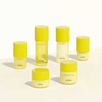 Ensemble de flacons cosmétiques en verre rose personnalisables avec bouchon rouge pour emballages de soins de la peau (tonique, lotion et crème)