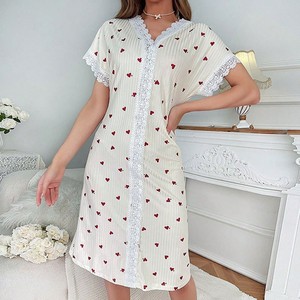 Nouveaux pyjamas pour femmes 2025, robe de nuit en dentelle à col en V haut de gamme, robe douce pour la maison (5060) - Product Image 1
