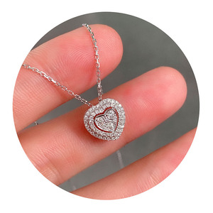 Collana con Doppio Ciondolo a Cuore per Donne, Gioiello Elegante e alla Moda per Uso Quotidiano, Idea Regalo - Product Image 4