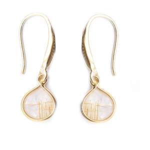 De Cuarzo rutilado dorado 25 a 26 MM con oreja de alambre en forma de corazón de plata bisel pendiente chapado en oro - Product Image 1