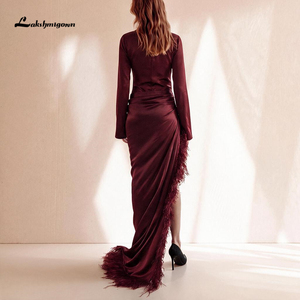 Lakshmigown Elegante Abito da Sera a Sirena in Raso Bordeaux <span class=keywords><strong>con</strong></span> Collo Alto, Maniche Lunghe, <span class=keywords><strong>Spacco</strong></span> <span class=keywords><strong>Laterale</strong></span> e Frange di Piume, <span class=keywords><strong>Vestito</strong></span> Formale da Cerimonia - Product Image 2