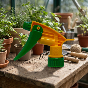 Boquilla pulverizadora de plástico resistente de grado comercial superior con tapa para limpieza de botellas de productos químicos, bombas, contenedores y dispensadores. - Product Image 2