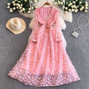 Vestido de Encaje Tridimensional con Cuello en V, Estilo <span class=keywords><strong>Alta</strong></span> <span class=keywords><strong>Costura</strong></span>, Ligero y Lujoso, Etéreo y Hermoso, de Marca Pequeña para Mujer, Impresionante - Product Image 1