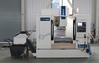 Machine CNC SGSK 5 axes VMC855 petit ATC 24 outils Type de bras fraiseuse CNC pour centre d'usinage des métaux