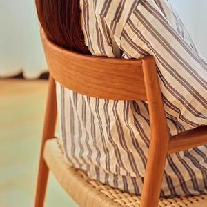 Silla Oar de Madera de Cerezo con Asiento de Ratán, Silla de Comedor Estable para Adultos - Product Image 3
