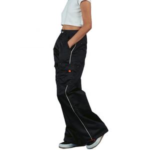 กางเกงขายส่งคุณภาพสูง ผ้าไนลอนอเนกประสงค์ทรงหลวมสำหรับผู้ชาย สไตล์สตรีทแวร์ กระเป๋าคาร์โก้ขนาดใหญ่ กางเกงไนลอนผู้ชาย - Product Image 3