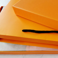 Coffret cadeau personnalisé pour écharpe, boîte en carton rigide vide, couvercle toutes saisons, logo personnalisé en relief, doublure en éponge, recyclable