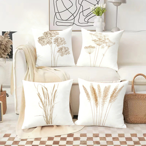 Zarif botanik desenli yastıklar, arka planda şenlikli yılbaşı çorapları ve ren geyiği boynuzlarıyla süslenmiş rahat bir kanepeyi süslüyor. - Product Image 2