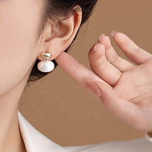 ต่างหูแบบติดหูทรงเรขาคณิตชุบทองประดับเพชรซิคอนสำหรับผู้หญิง ดีไซน์หรูหราระดับไฮเอนด์ ขายส่ง - Product Image 3