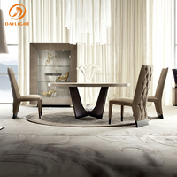 Table de salle à manger rectangulaire moderne de luxe au design nouveau en cuir imprimé armadillo avec insert en marbre foncé Emperador