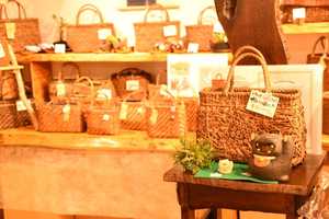 กระเป๋าถือทอลายเถาวัลย์สวยงามพร้อมฝาปิดเปิดที่มีประสิทธิภาพสูง2023 - Product Image 6