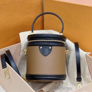 Bolso bandolera de diseño de lujo para mujer, moderno y clásico, con un diseño versátil e informal. - Product Image 1