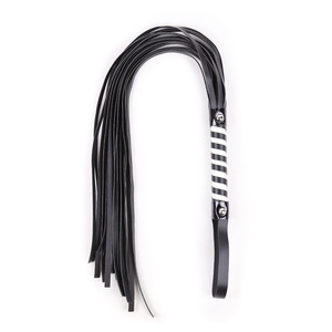 แส้หนัง SM Pleasure Whip พร้อมพู่หนัง สำหรับผู้ชายและผู้หญิง ใช้สำหรับการฝึกซ้อม การตีเบาๆ และการเล่นกันแบบเซ็กซี่ ของเล่นทางเพศ - Product Image 4