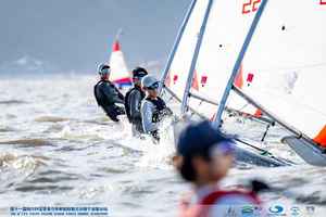 <span class=keywords><strong>Voilier</strong></span> <span class=keywords><strong>de</strong></span> <span class=keywords><strong>croisière</strong></span> à console centrale à grande vitesse en fibre <span class=keywords><strong>de</strong></span> verre pour la voile, version <span class=keywords><strong>de</strong></span> base ILCA 4, 4,2 m, pour l'entraînement des jeunes et la compétition - Product Image 5