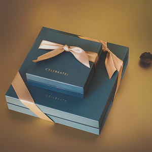 صندوق هدايا فاخر مخصص بشعار مصنوع من الورق المقوى بغطاء ثابت وقابل للإزالة مع شريط - Product Image 1