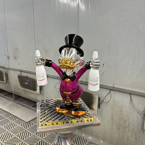 Scultura Personalizzata in Resina e Fibra di Vetro Cromata di <span class=keywords><strong>Paperino</strong></span> con Sacco di Denaro per Arredamento Casa e Ufficio - Product Image 6