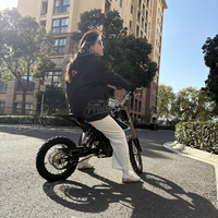 Moto tout-terrain électrique Surron Hyper Bee 8kW 2026 Hyper Bee 65 km/h haute vitesse 3 modes de puissance