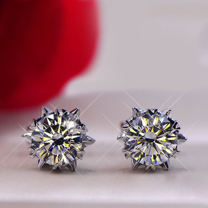 Orecchini a Perno Classici a Sei Punte a Forma di Fiocco di Neve per Donne, Gioielli Semplici e Scintillanti alla Moda, Vendita all'Ingrosso - Product Image 1
