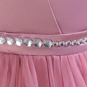 Élégante robe rose de princesse à fleurs avec corsage sans manches et ceinture en diamant et grand nœud au dos - Product Image 4