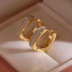 Pendientes de Aro Chapados en Oro Abel con Esmalte Blanco, Minimalistas, para Uso Diario, Unisex, Joyería Fina E4765 - Product Image 3