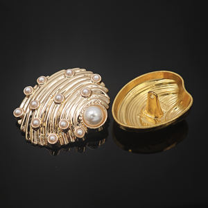Boutons de couture personnalisés en or de la Button Factory, boutons irréguliers pour vêtements, coquillages, conques, étoiles de mer, boutons à tige en alliage métallique de forme spéciale - Product Image 3