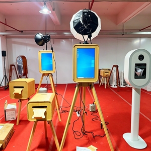 Photomaton portable rétro en bois à double écran tactile, miroir selfie pour location de mariage, fêtes et événements MX-DW-01 Wo - Product Image 2