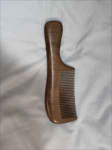 Peine de madera artesanal hecho a mano para el cuidado del cabello, suave para el cuero cabelludo, ligero y elegante - Product Image 3