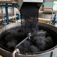Charbon actif en poudre à fines particules pour l'élimination des tannins et des pigments des eaux usées