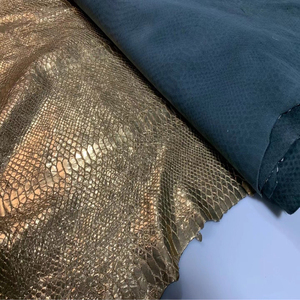Pelle di capra pull-up in vera pelle di pecora con stampa serpente dorato, spessore 1,2 mm, prodotta in Italia, effetto pelle esotica - Product Image 3