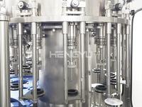 Machine de remplissage de bouteilles PET Hengyu personnalisable et spécialisée, 4000 BPH, 3-en-1 (rinçage, remplissage, bouchage) pour usine d'eau potable