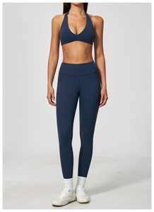 Ensemble sportif décontracté 2 pièces pour femme, col halter, leggings à col en V profond, polyester respirant, rayé, longueur complète, coupe régulière - Product Image 3