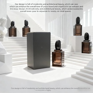 Lujo 30ml/50ml/100ml botellas <span class=keywords><strong>de</strong></span> <span class=keywords><strong>Colonia</strong></span> <span class=keywords><strong>de</strong></span> vidrio transparente logotipo personalizado Impresión <span class=keywords><strong>de</strong></span> sello dorado bomba rociador forma rectangular para viajes - Product Image 2