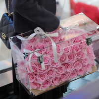 Roses éternelles en gros dans une valise acrylique transparente – Cadeau idéal pour la Saint-Valentin, un anniversaire ou un mariage