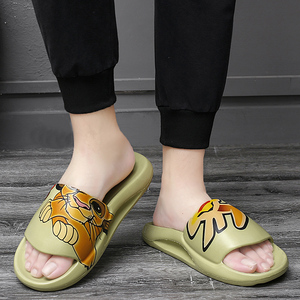 HappyChina nuova tendenza moda cartoon stampa antiscivolo graffiti zoccoli estate ciabatte da uomo <span class=keywords><strong>scarpe</strong></span> per nuovi stili - Product Image 6