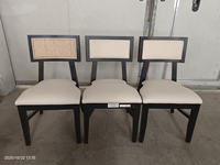 Chaise de salle à manger OK-wood918 avec assise en rotin et dossier croisé pour restaurant, hôtel, événement, mariage, sièges commerciaux