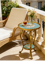 Table basse d'angle minimaliste à double niveau de style français pour salon de villa, canapé avec décoration artistique, petite table à thé