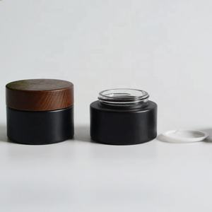 Fournisseur direct d'usine 5g 15g 30g 50g 100g Pot en verre rond givré noir avec couvercle en bambou véritable pour emballage cosmétique - Product Image 3