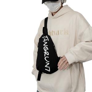 Sac bandoulière Tangrun7 pour homme, en nylon, grande capacité, ultraléger, sac de poitrine pour les loisirs et les voyages, été 2025, imprimé noir et blanc - Product Image 1