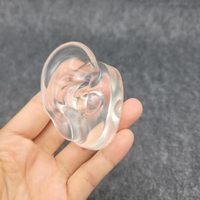 Service audio ITE, prothèses auditives BTE présentant des modèles d'oreille souple hautement transparents en caoutchouc humain pour démontrer l'IEM