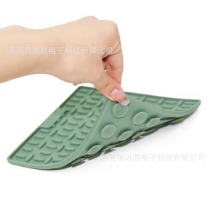 Tapis à lécher en silicone pour chiens, qualité alimentaire, bol carré pour alimentation lente, 200x200x10mm - Product Image 1