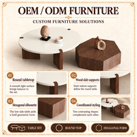 Ensemble de table basse ronde et table d'appoint hexagonale, surface crème, placage bois, pieds en blocs, pour salon moderne