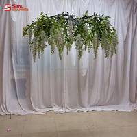 Décorations de plafond pour événements, design floral de luxe, plantes suspendues, fleurs suspendues, verdure, glycine, fleurs suspendues au plafond
