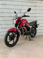 Haojue, équipée d'un moteur de 125 cm³, est une moto pratique et économe en carburant, un choix idéal pour les trajets quotidiens.