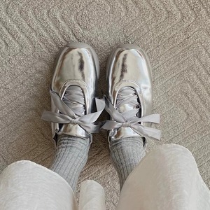Sepatu Loafer Kasual Wanita Model Mary Jane Gaya Ballet Sporty Warna Perak dari Xinzirain, Sepatu Sneaker Ballerina dengan Tali - Product Image 3